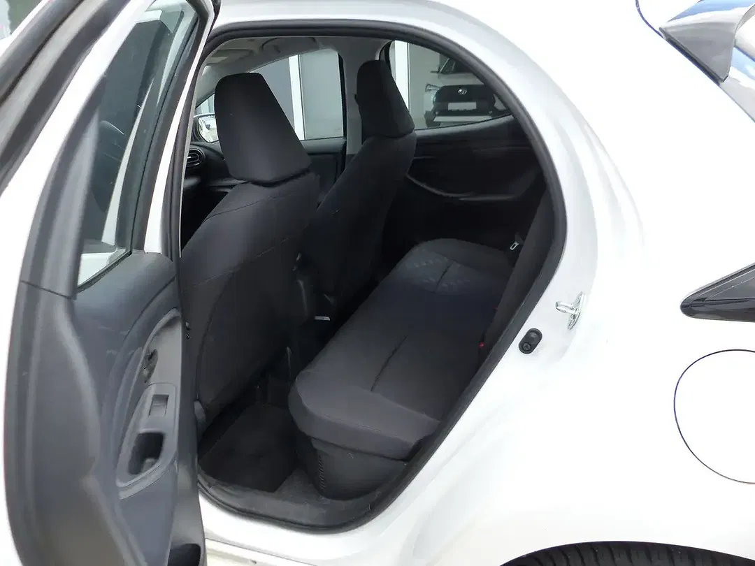 Toyota Yaris - Thumbnail 11