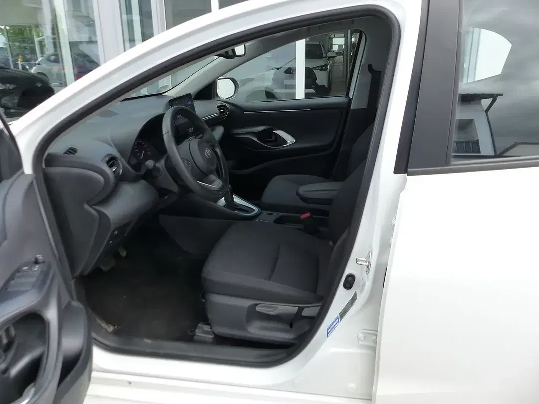 Toyota Yaris - Thumbnail 12