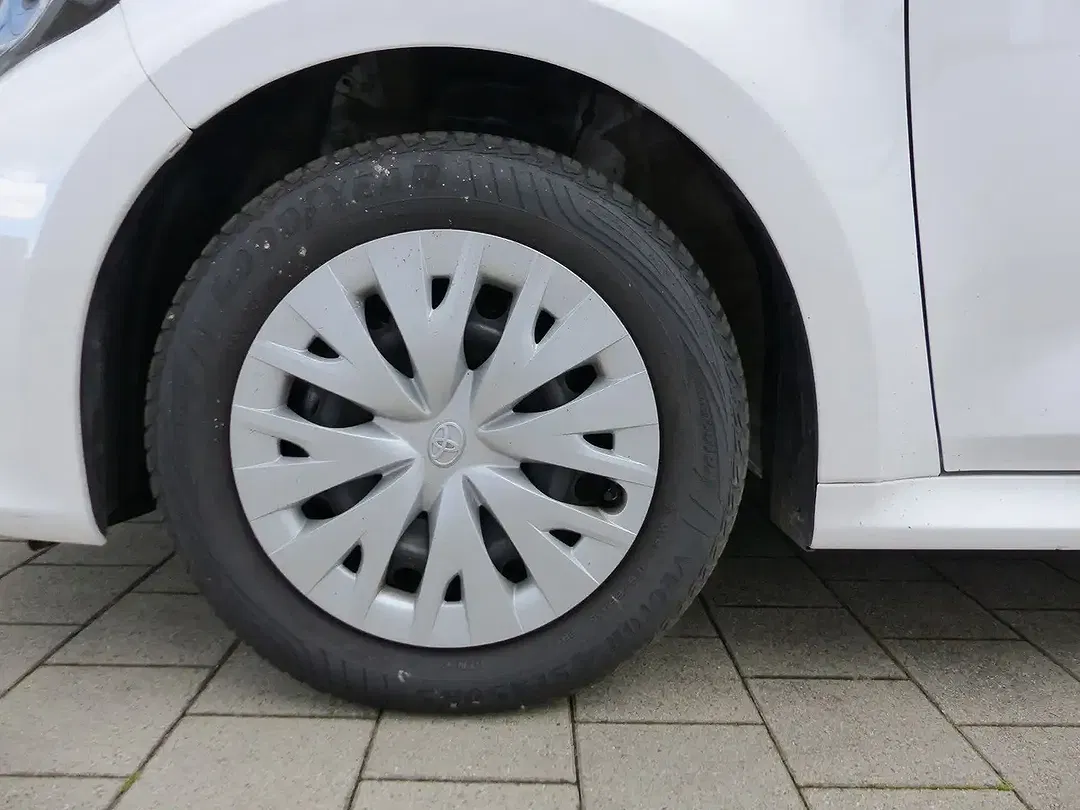 Toyota Yaris - Thumbnail 15