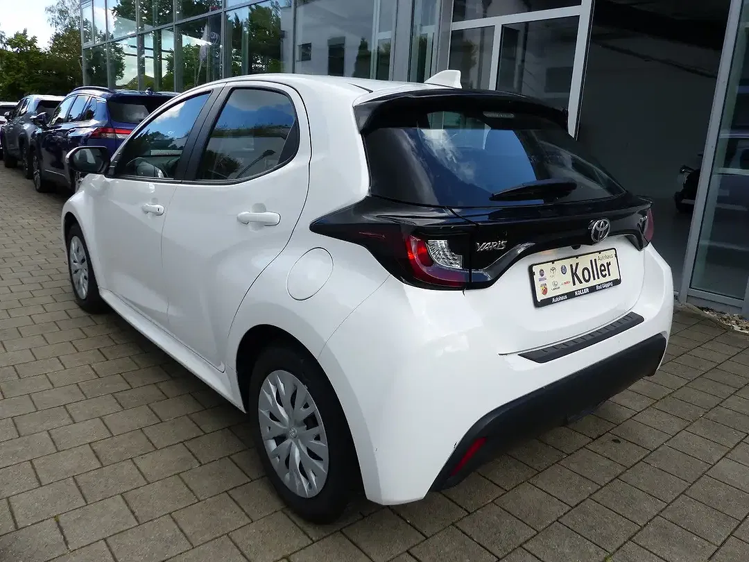 Toyota Yaris - Thumbnail 2