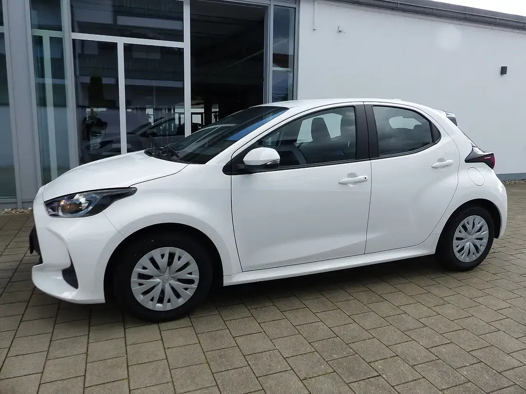 Toyota Yaris - Thumbnail 3