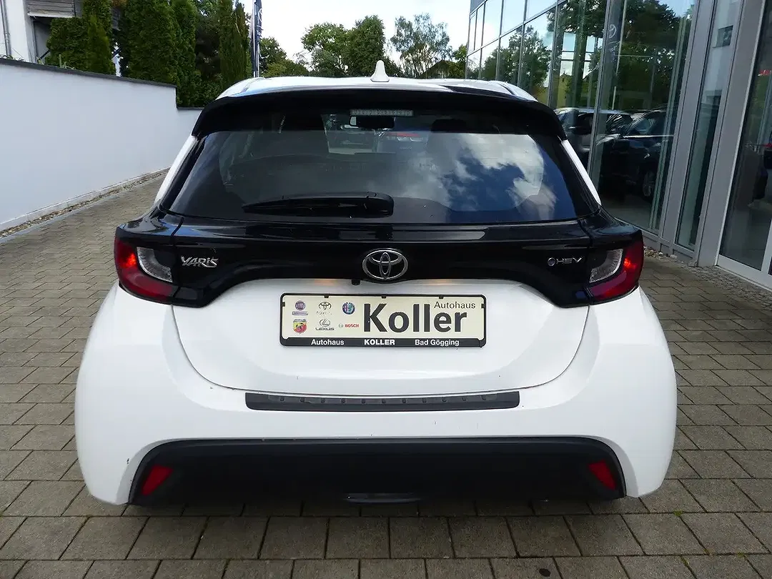 Toyota Yaris - Thumbnail 4
