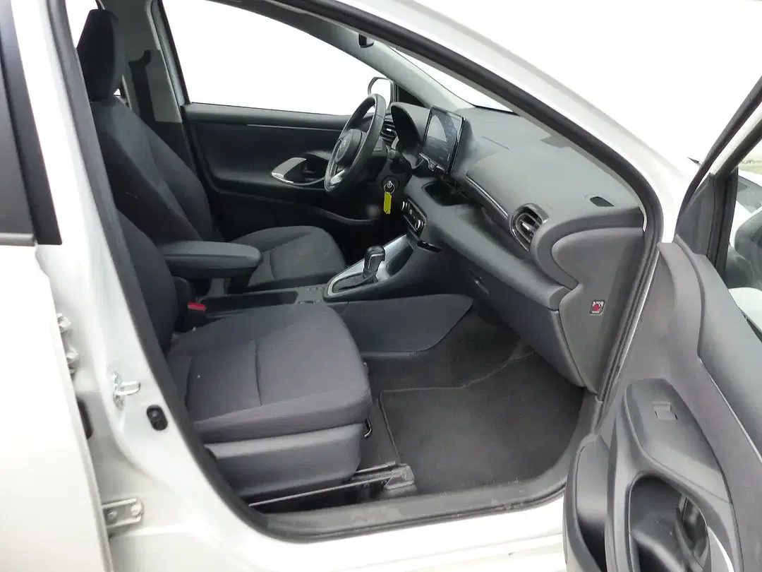 Toyota Yaris - Thumbnail 6