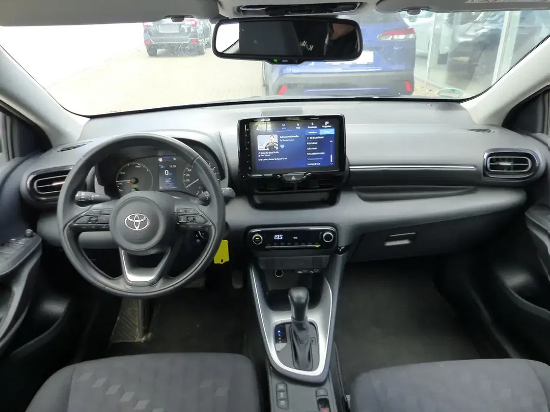 Toyota Yaris - Thumbnail 8