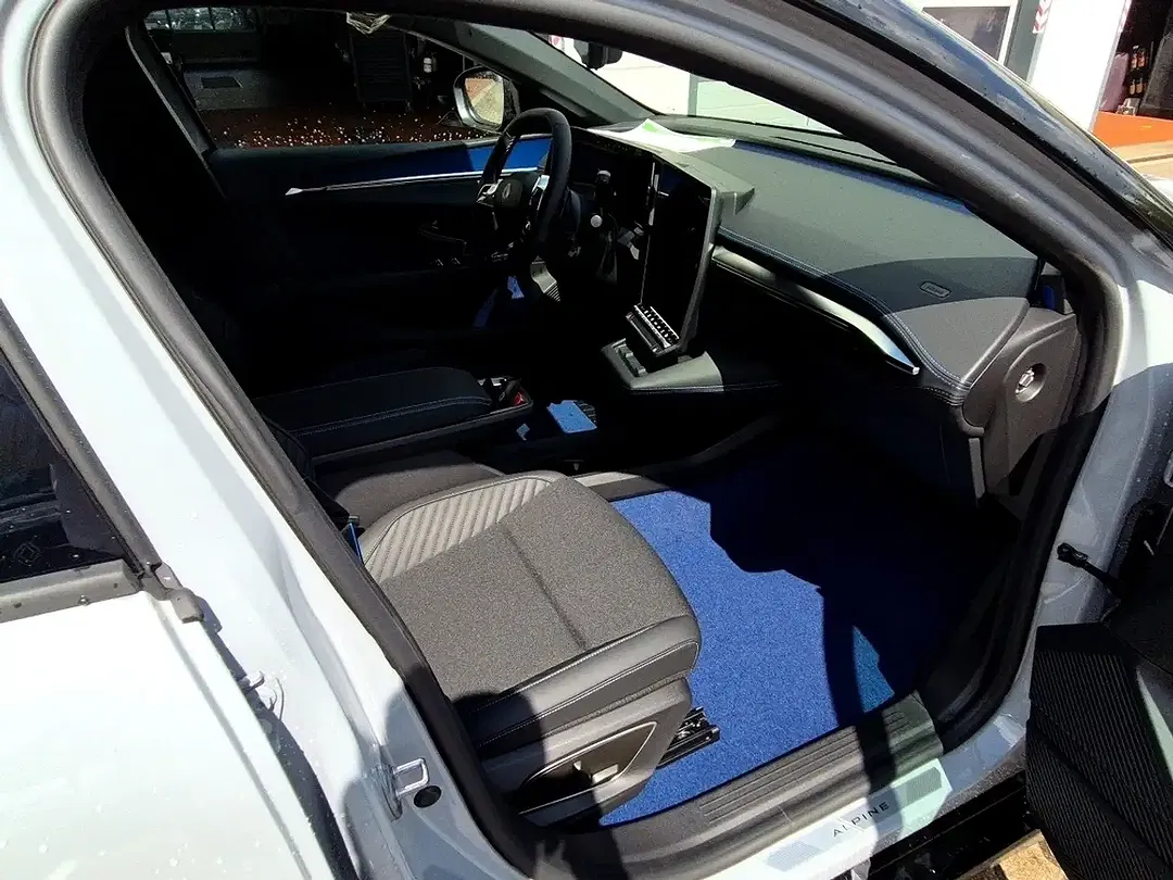 Renault Megane E-Tech - Thumbnail 11