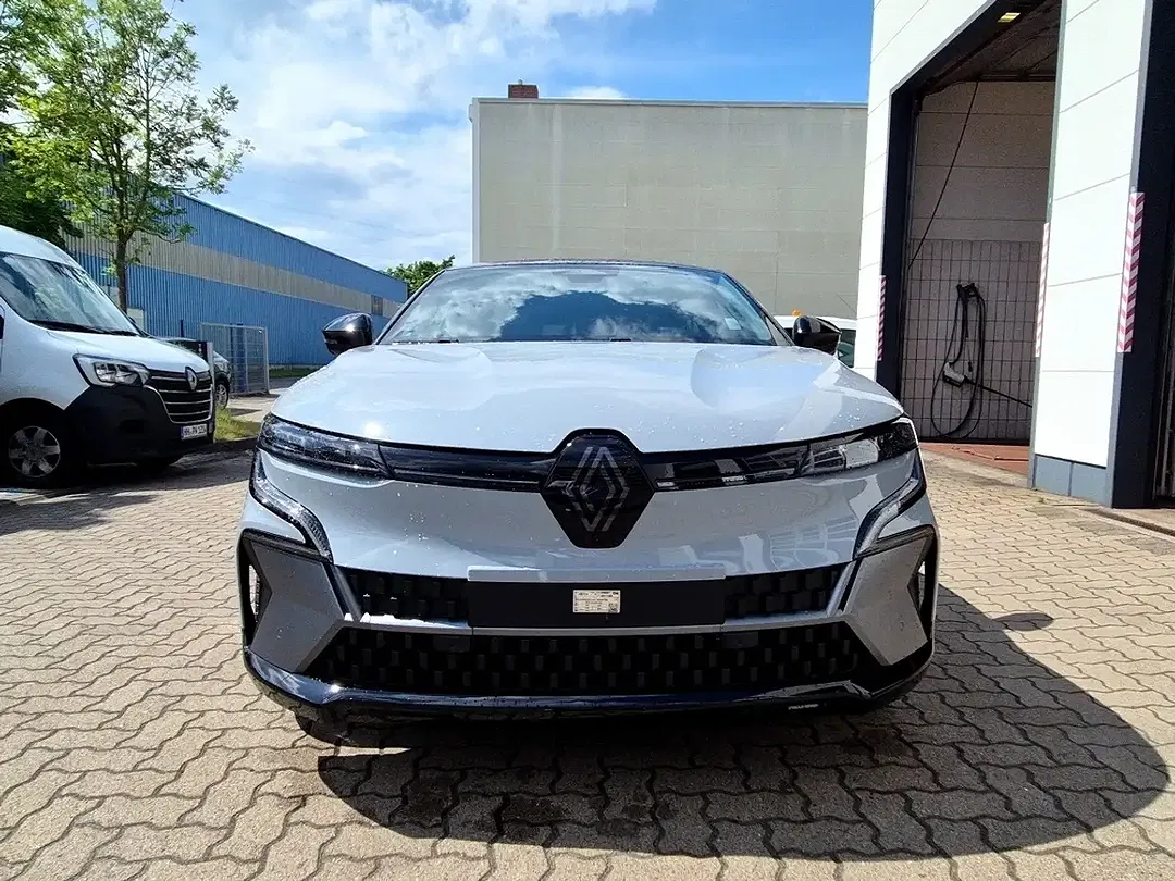 Renault Megane E-Tech - Thumbnail 6