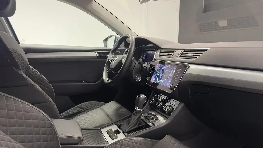 Skoda Superb - Thumbnail 13