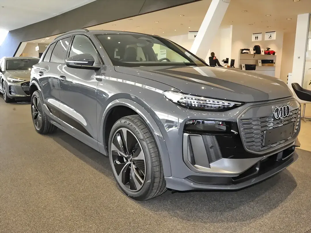 Audi Q6 e-tron - Thumbnail 2