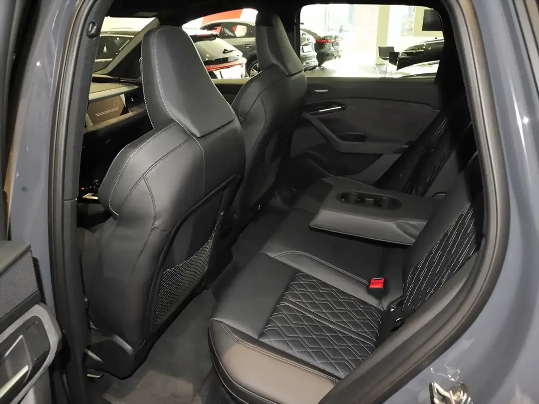 Audi Q6 e-tron - Thumbnail 8
