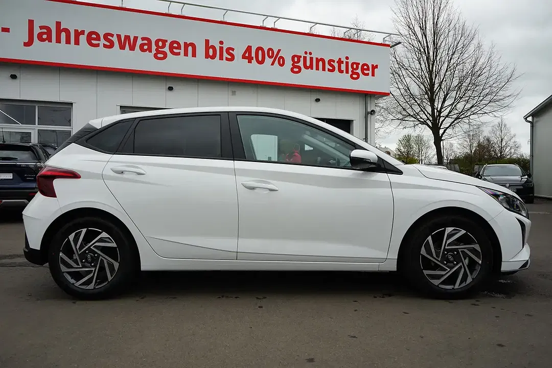 Hyundai i20 - Thumbnail 2