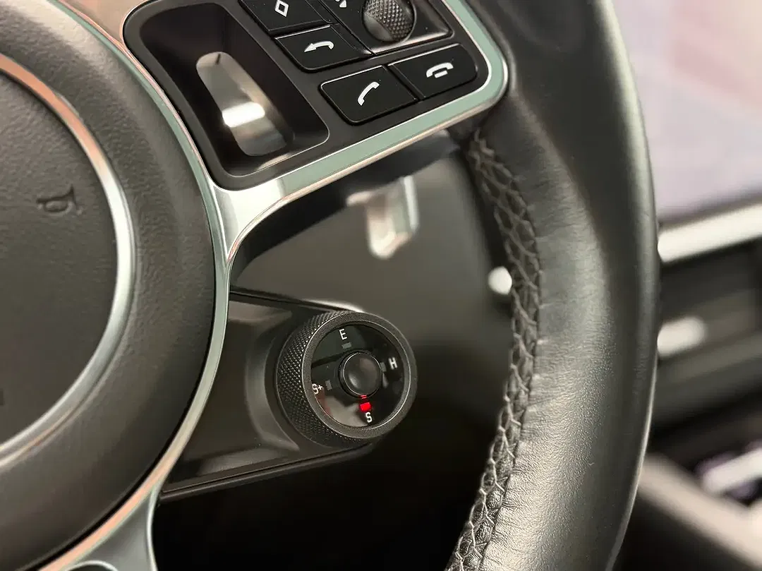 Porsche Cayenne - Thumbnail 22
