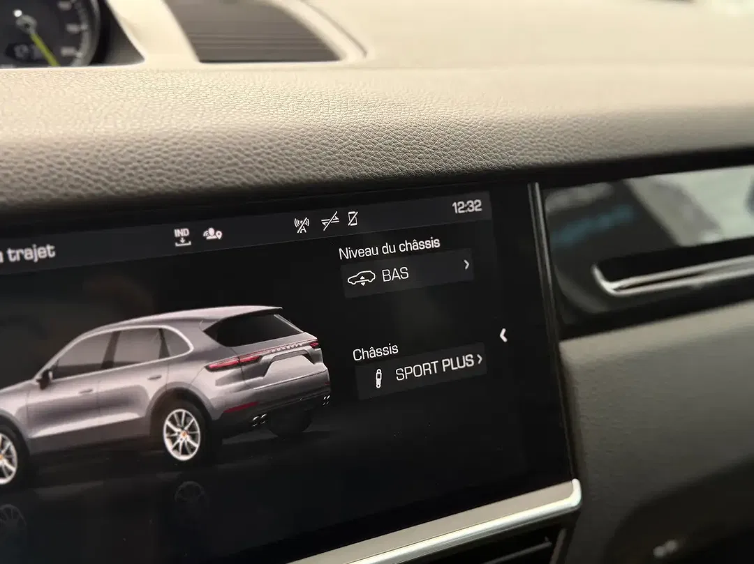 Porsche Cayenne - Thumbnail 26