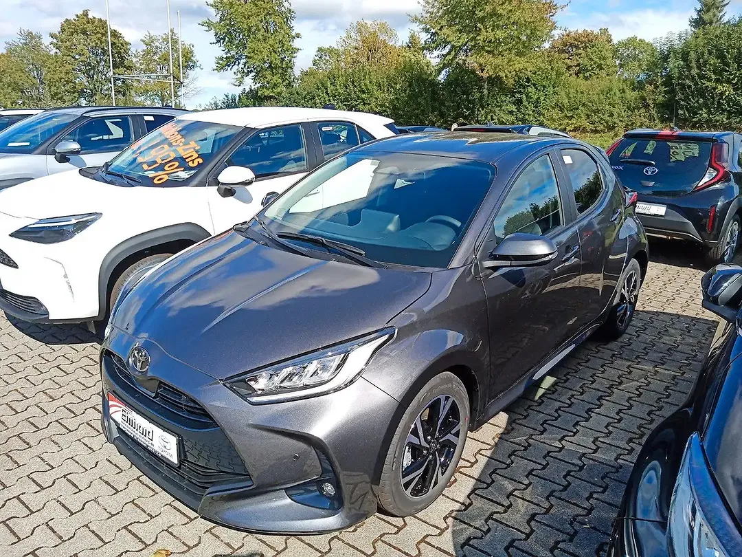 Toyota Yaris - Thumbnail 1