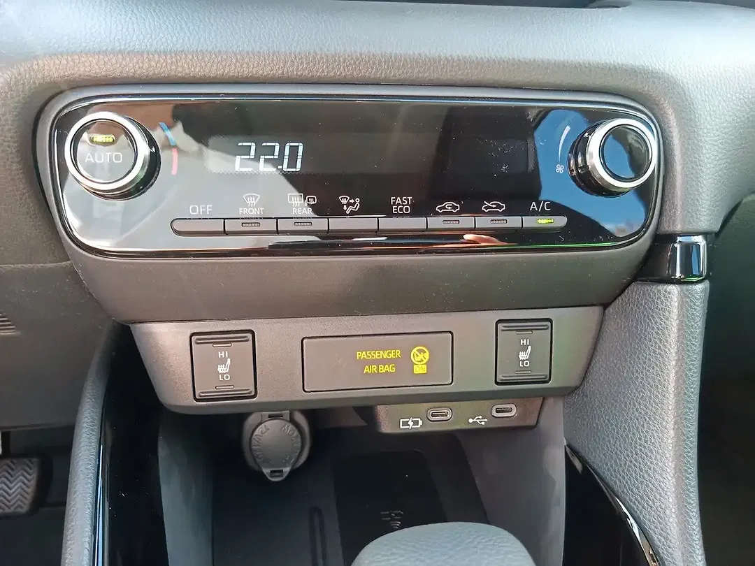 Toyota Yaris - Thumbnail 10
