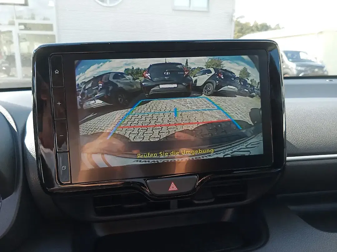 Toyota Yaris - Thumbnail 11