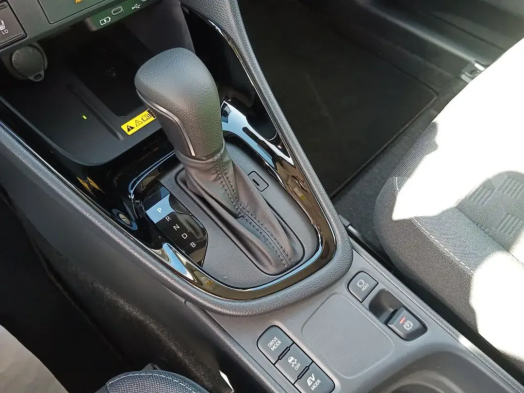 Toyota Yaris - Thumbnail 13