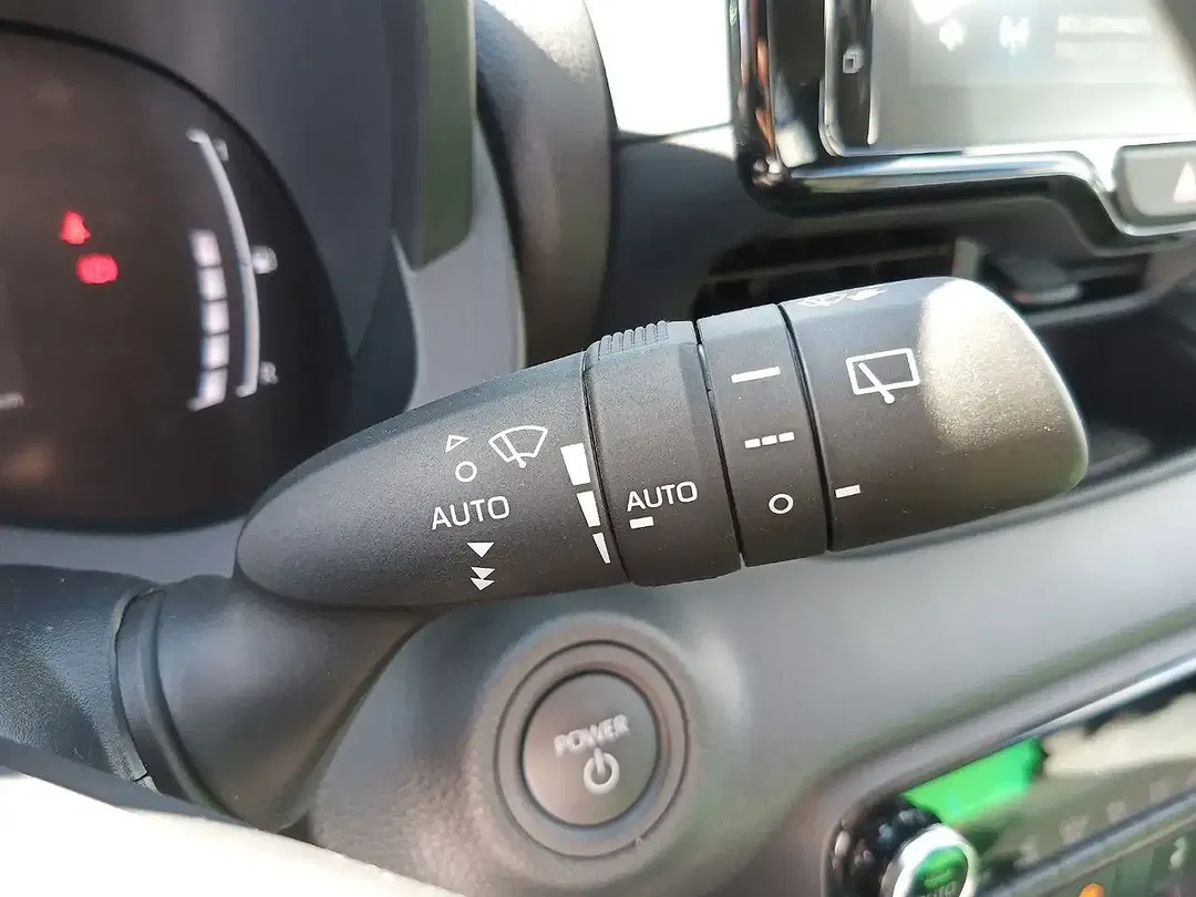 Toyota Yaris - Thumbnail 14