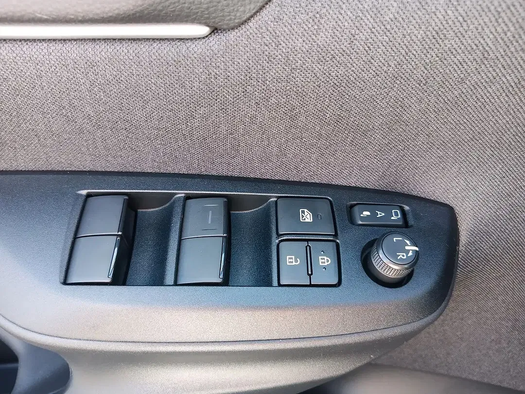 Toyota Yaris - Thumbnail 17
