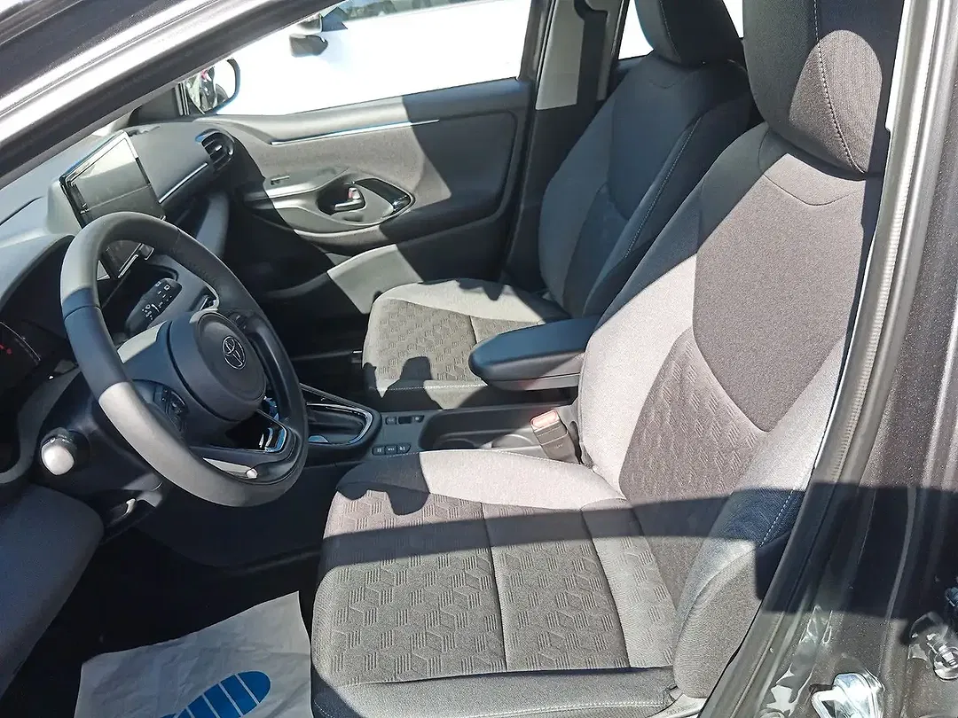 Toyota Yaris - Thumbnail 18