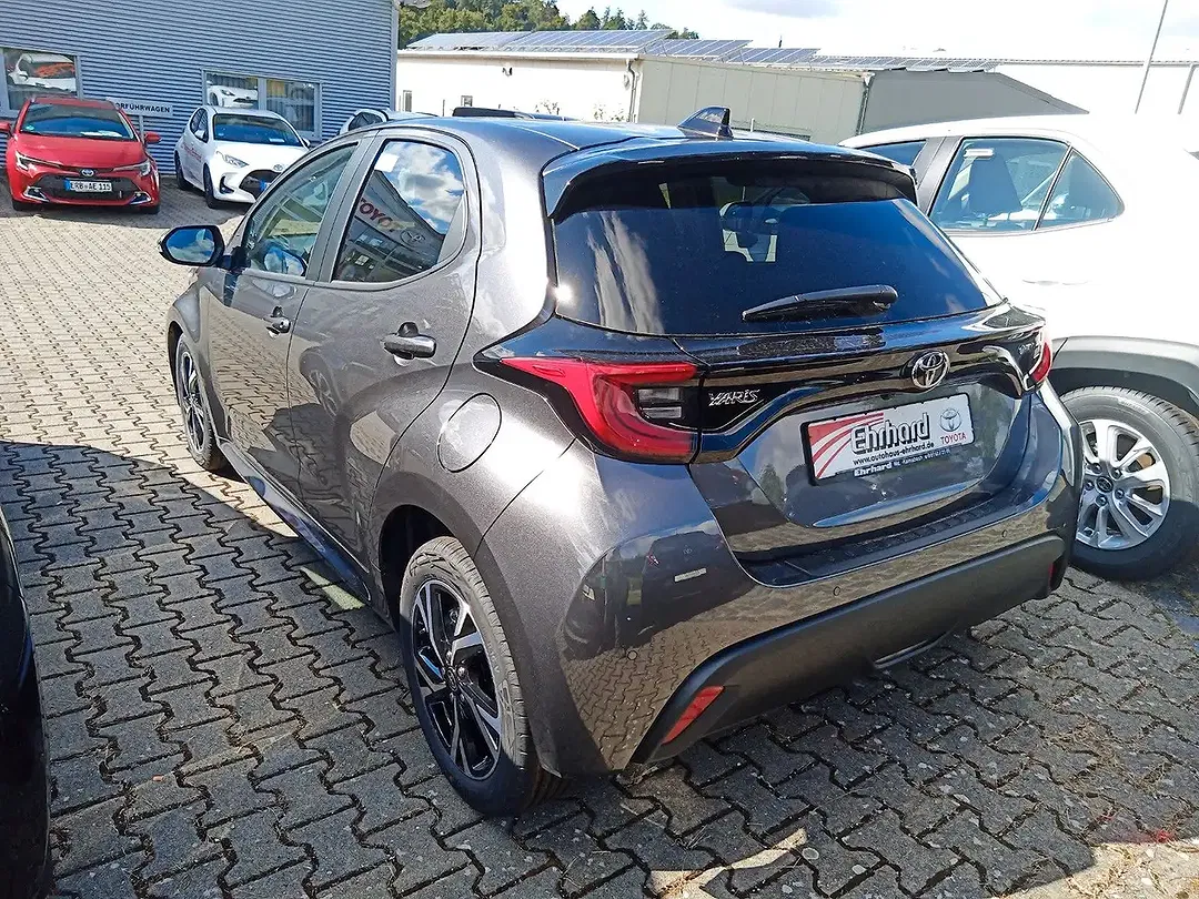 Toyota Yaris - Thumbnail 6