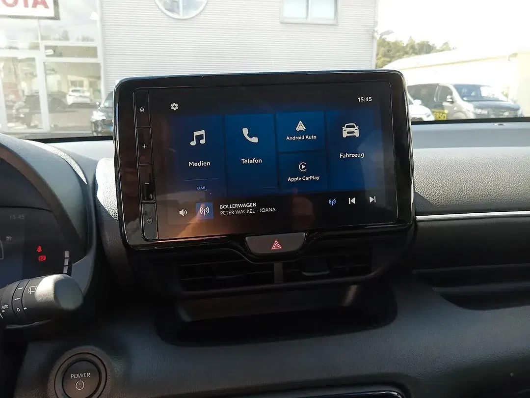 Toyota Yaris - Thumbnail 9