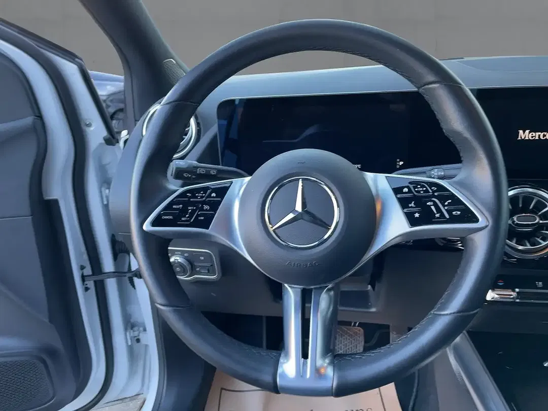 Mercedes-Benz B 200 - Thumbnail 11