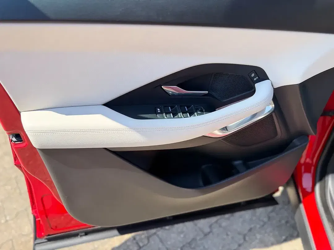Jaguar E-Pace - Thumbnail 13