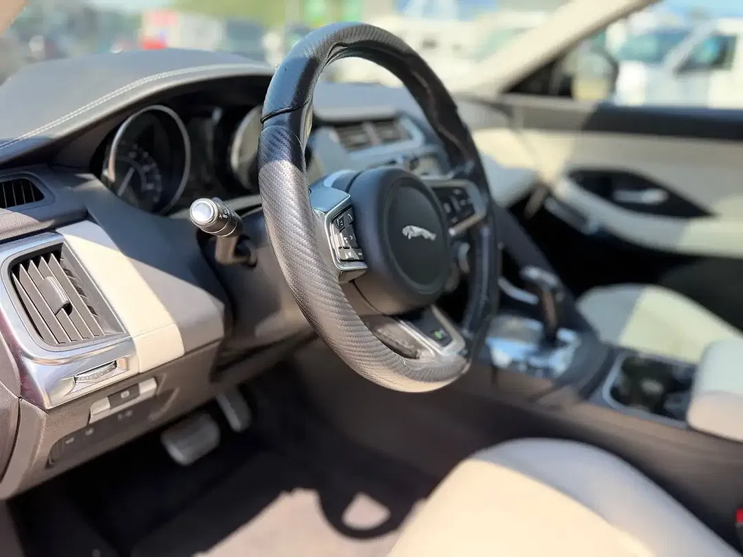 Jaguar E-Pace - Thumbnail 14