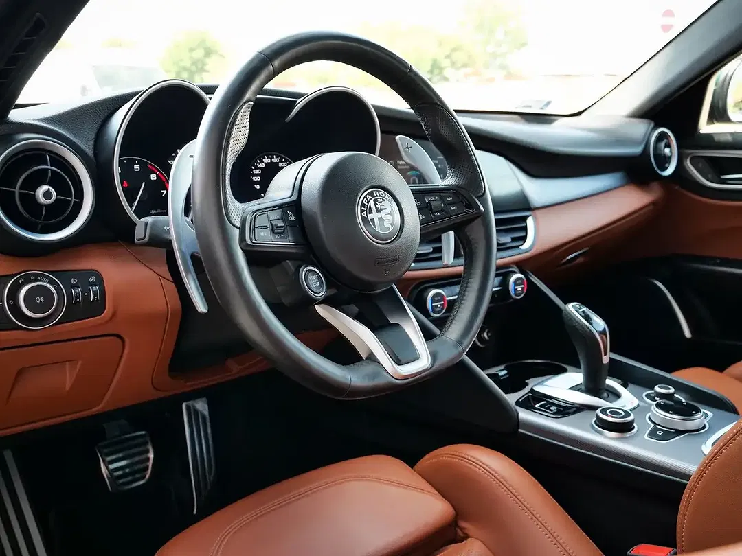 Alfa Romeo Giulia - Thumbnail 13