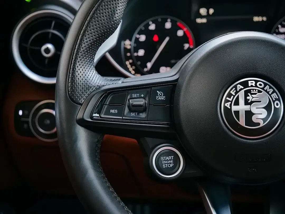 Alfa Romeo Giulia - Thumbnail 17