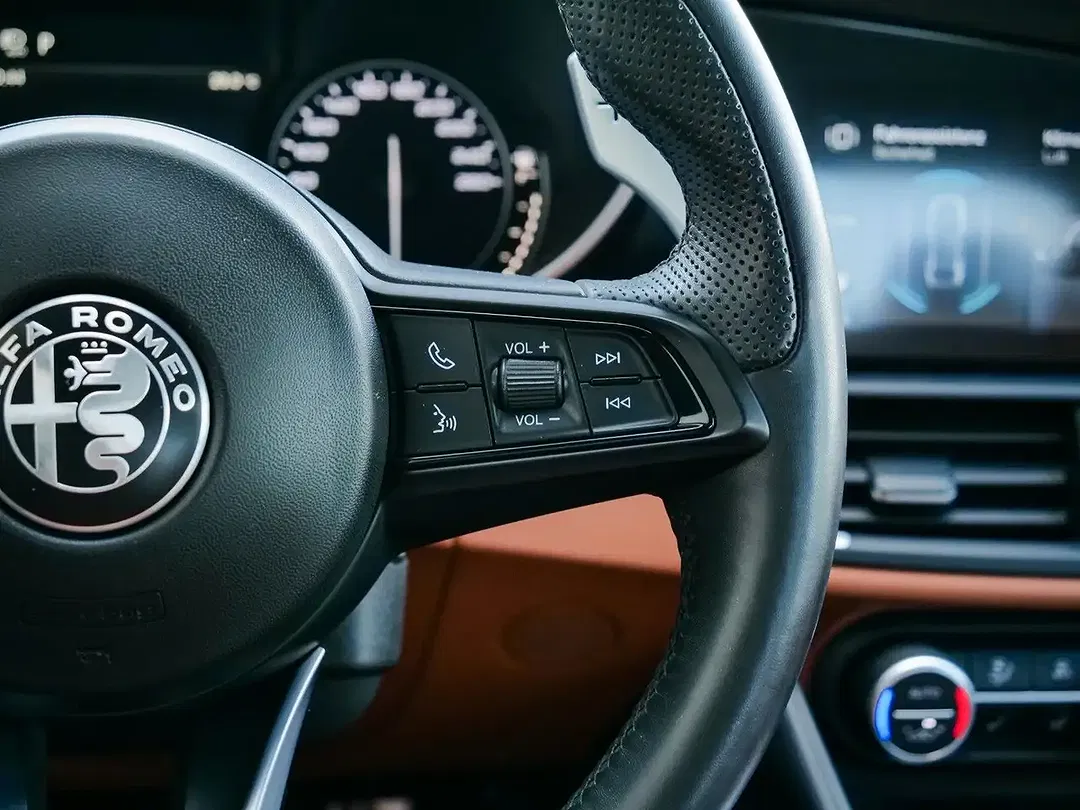 Alfa Romeo Giulia - Thumbnail 18