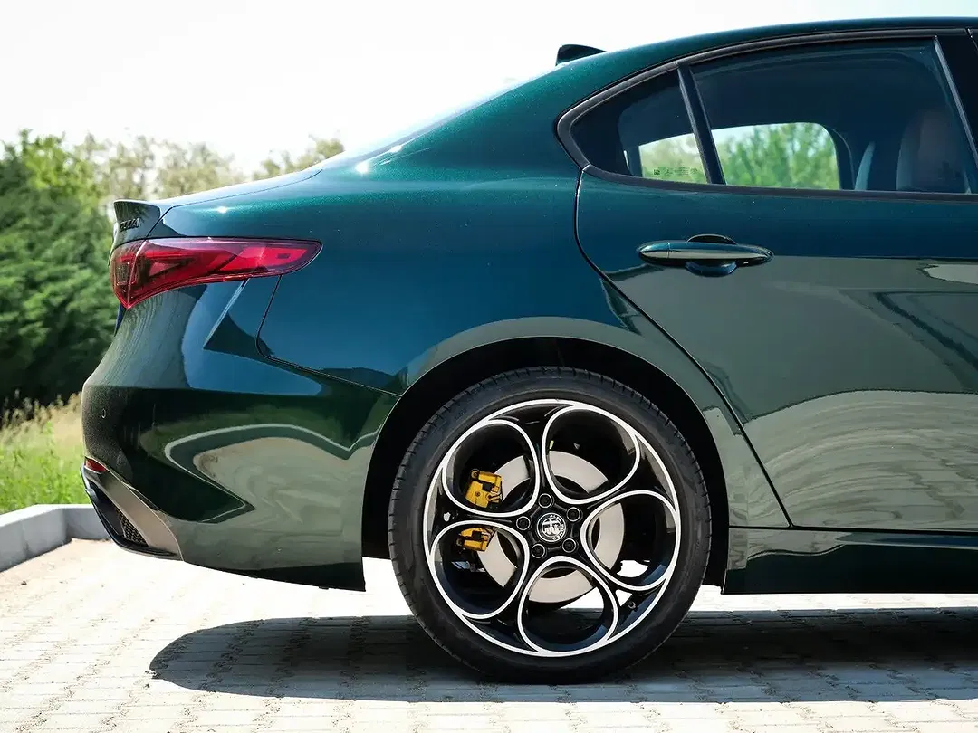 Alfa Romeo Giulia - Thumbnail 9