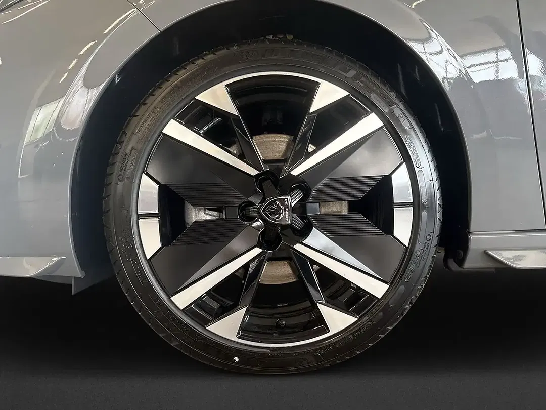 Peugeot 308 - Thumbnail 7