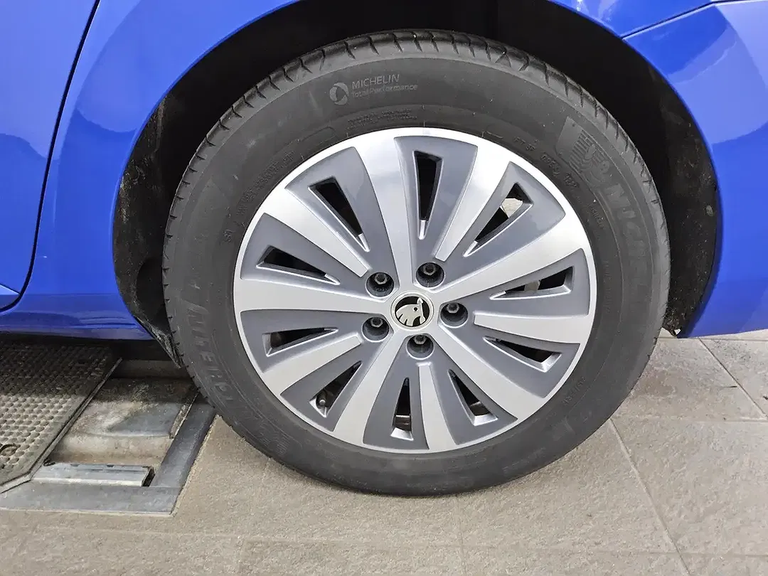 Skoda Superb - Thumbnail 10