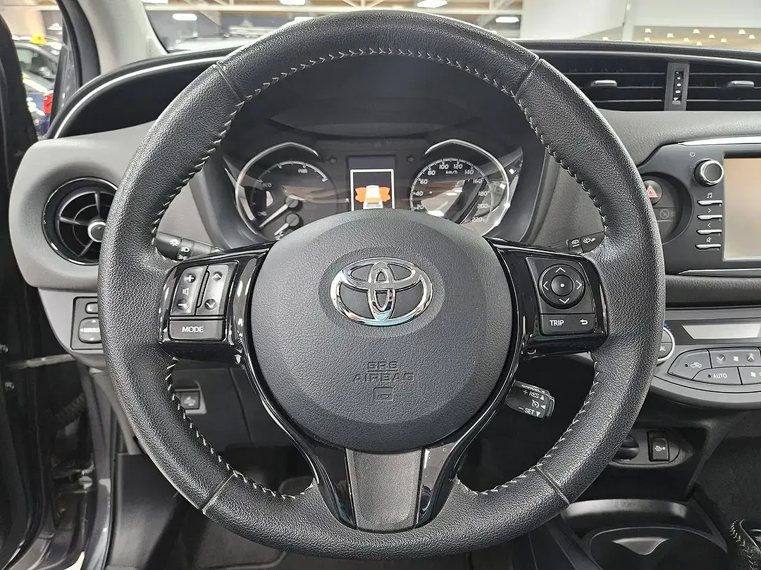 Toyota Yaris - Thumbnail 10