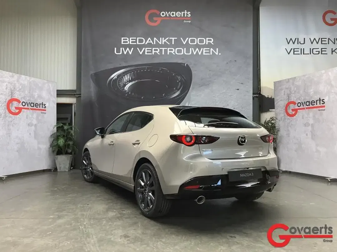 Mazda 3 - Thumbnail 2