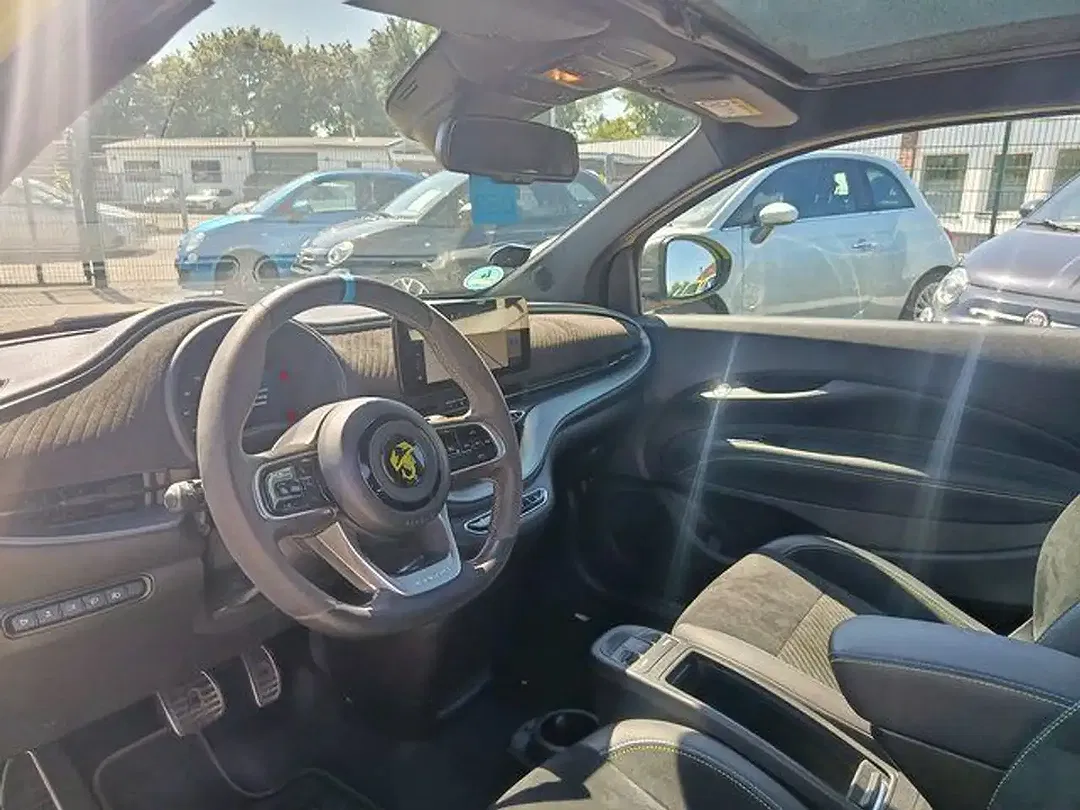 Abarth 500e - Thumbnail 10