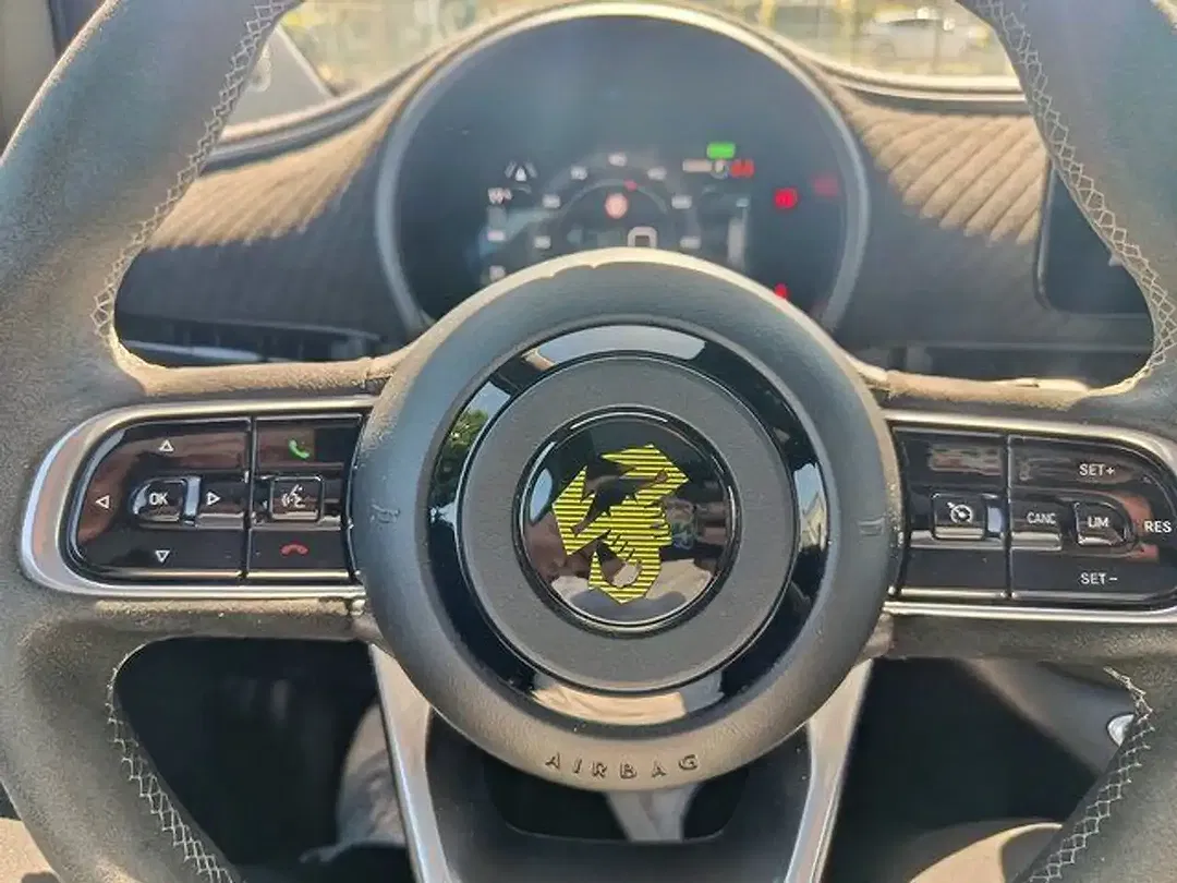 Abarth 500e - Thumbnail 12