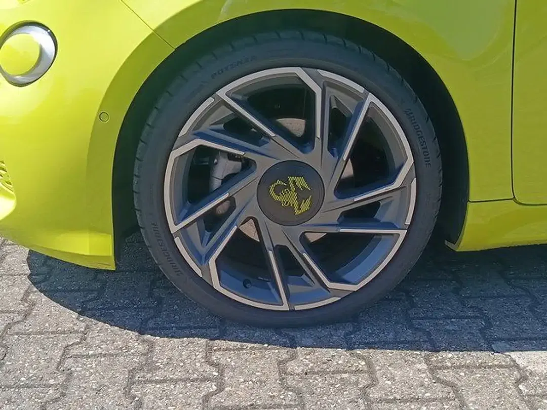 Abarth 500e - Thumbnail 15