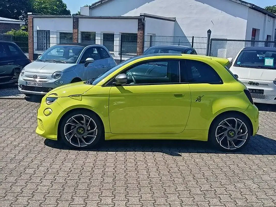 Abarth 500e - Thumbnail 3