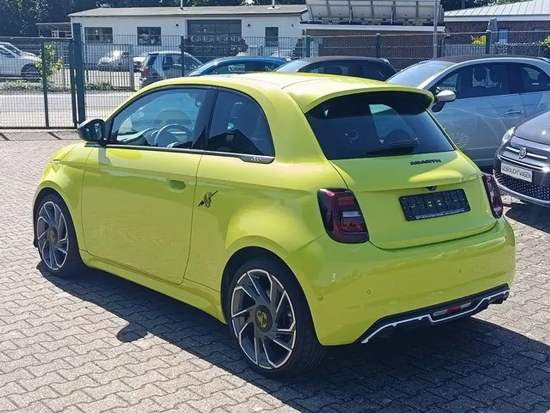 Abarth 500e - Thumbnail 4