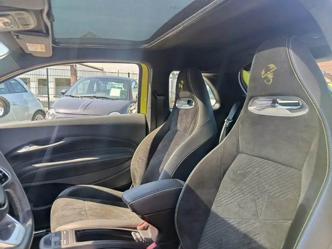 Abarth 500e - Thumbnail 9
