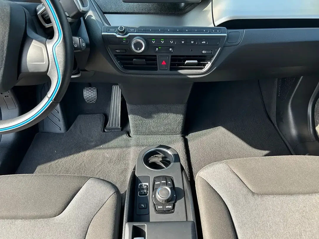 BMW i3 - Thumbnail 12