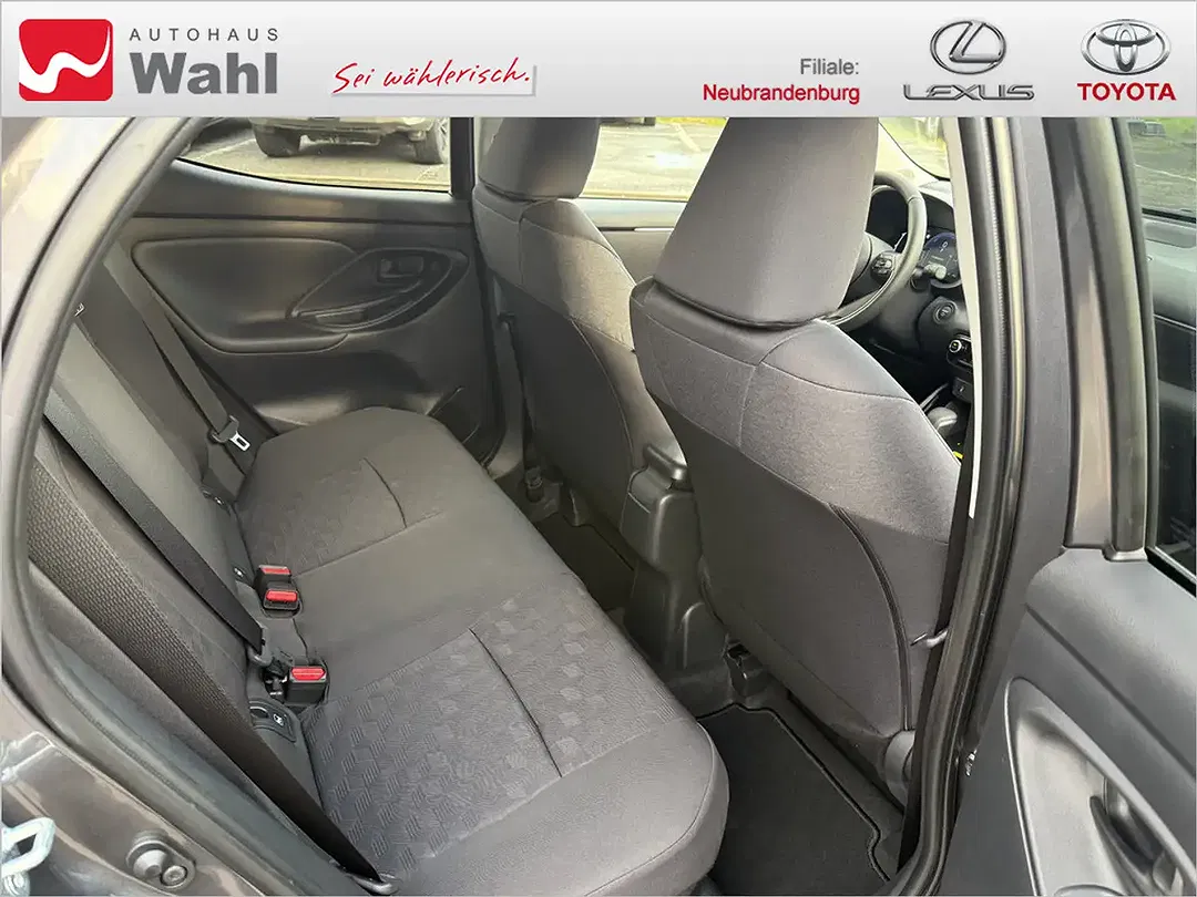 Toyota Yaris - Thumbnail 10