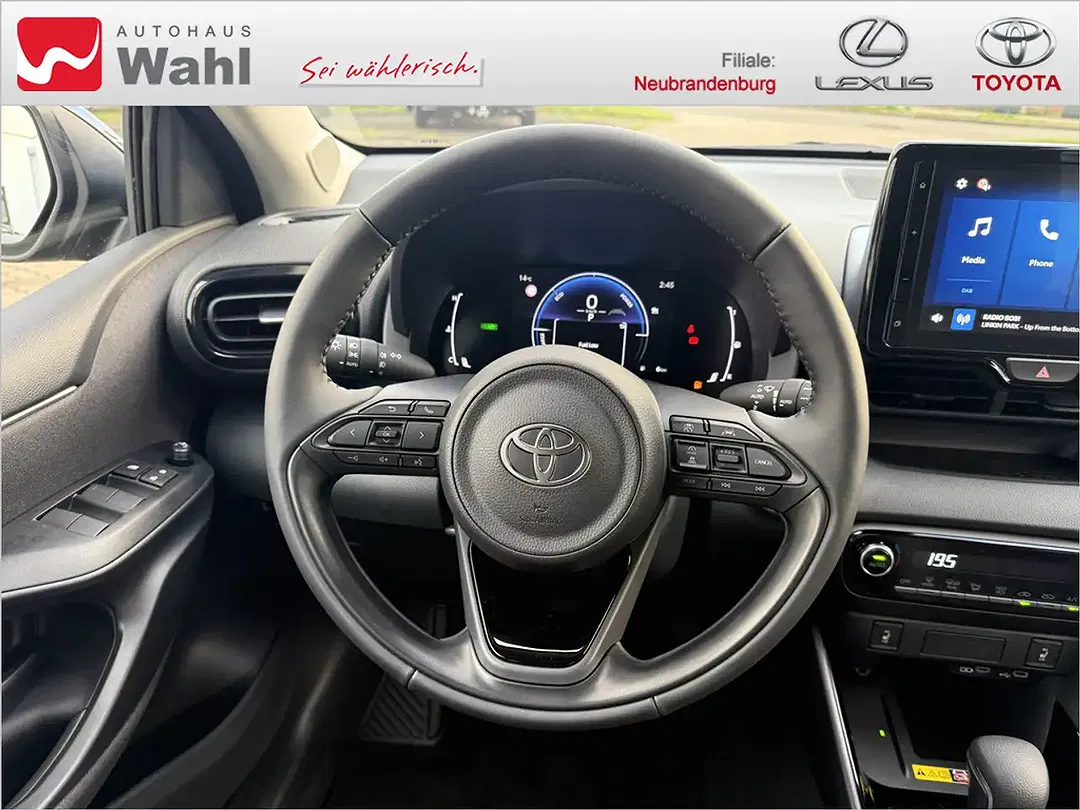 Toyota Yaris - Thumbnail 11