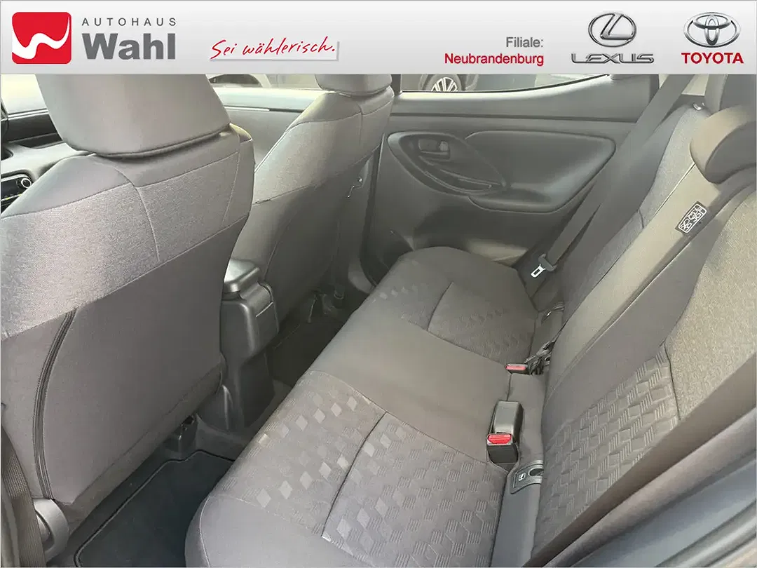 Toyota Yaris - Thumbnail 15