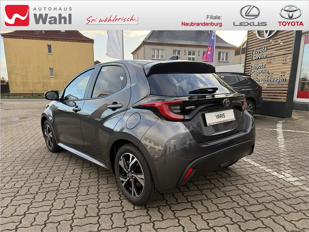 Toyota Yaris - Thumbnail 2