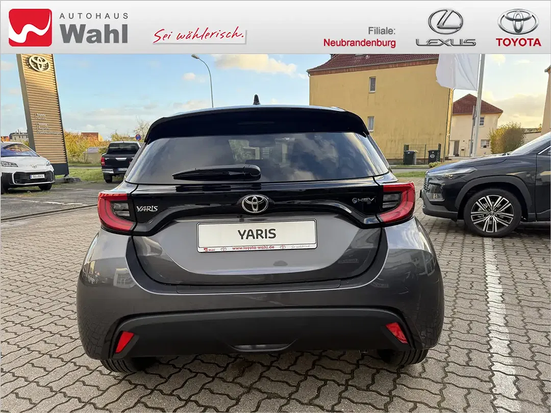 Toyota Yaris - Thumbnail 5