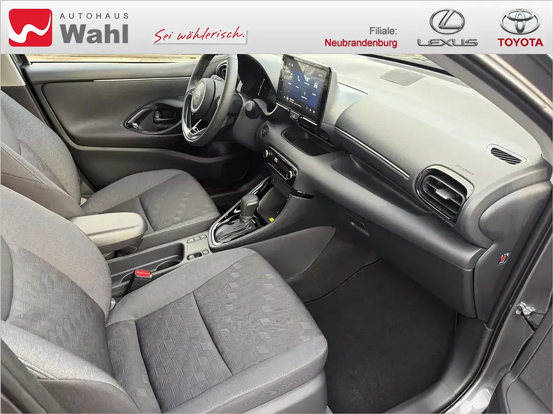 Toyota Yaris - Thumbnail 9