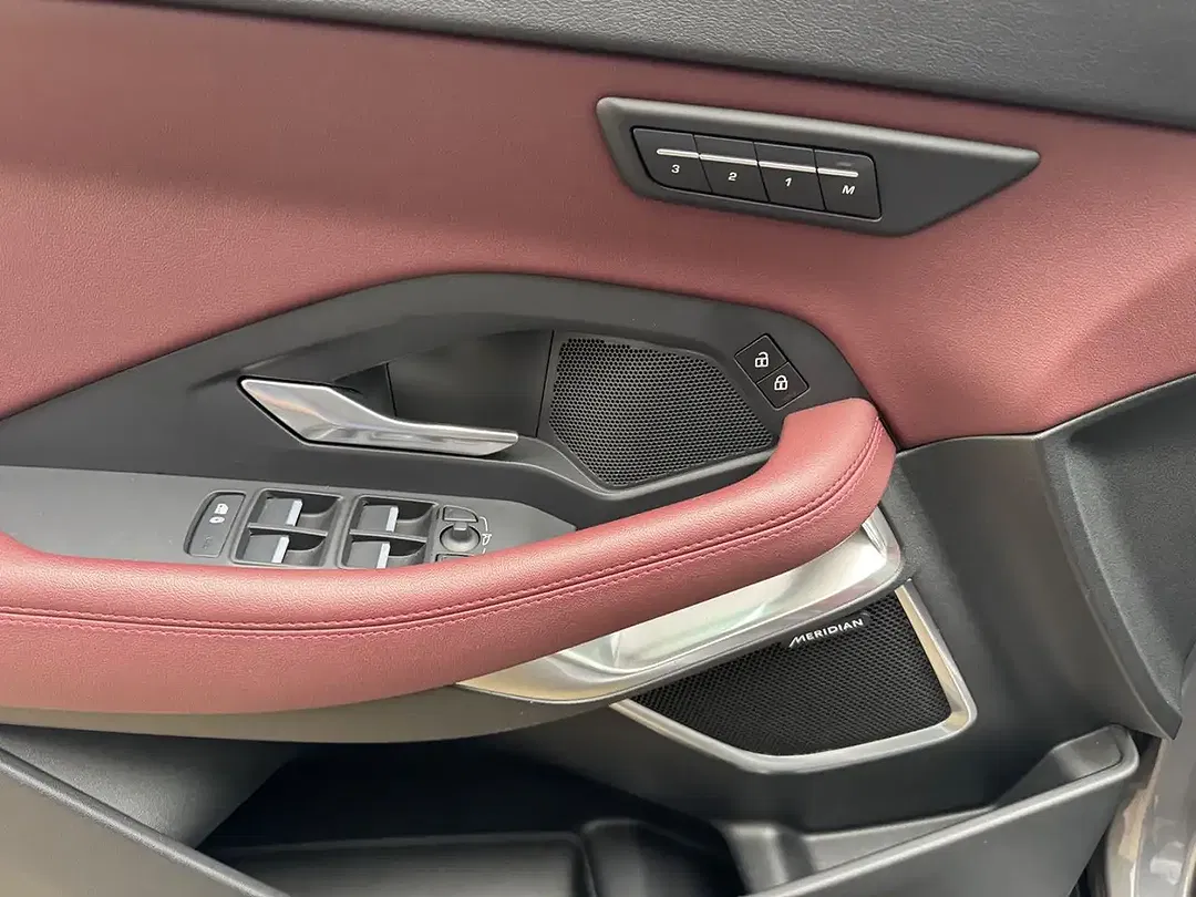 Jaguar E-Pace - Thumbnail 10